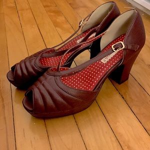 Vintage Style Burgundy Pumps